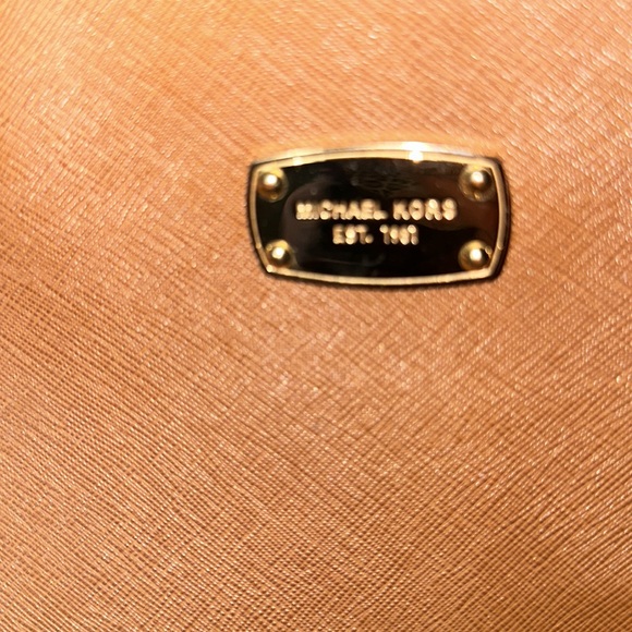 NWOT Micheal kors tan crossbody adjustable strap gold accents larger size cute - Picture 13 of 13